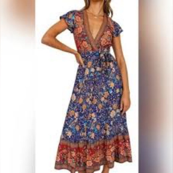 Zesica Dresses & Skirts - Zesica boho floral wrap dress size small like new condition